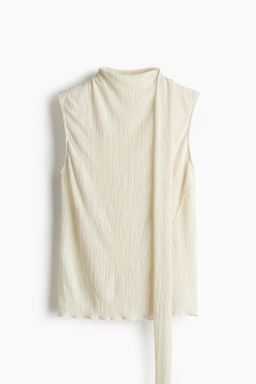Top con detalle de fular