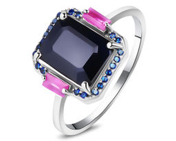 Кольцо, 1 сапфир корунд октагон 8х10 мм/3.02 ct , 2 рубин корунд багет 2х4 мм/0.34 ct. , наносапфир, Монро
