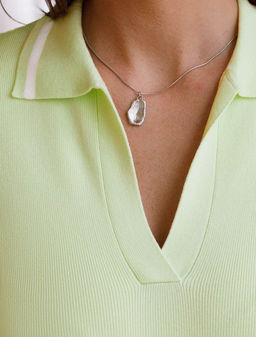 Джемпер с воротником-поло с коротким рукавом тонкой вязки из вискозы