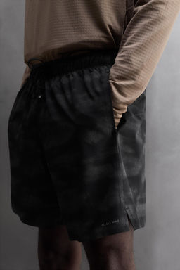 PERFORATED RUNNING SHORTS - Zara фото 14