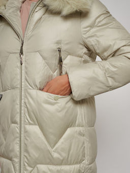 Пальто утепленное с капюшоном зимнее женское светло-зеленого 13305ZS - Visdeer фото 7