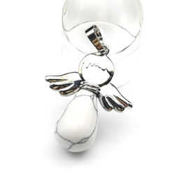 Подвеска Ангелочек 27*34мм с кахолонгом искусственным