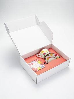 Подарочный набор «С 8 марта»: чайная пара, чай чёрный