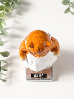 Сувенир полистоун лак "Кошка в белом сарафане стоит на весах" 7,5х7,2х12,5 см