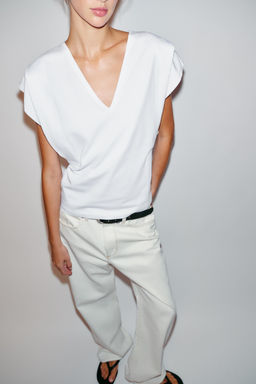 CAMISETA ESCOTE PICO ALGOD?N / Blanco - Zara фото 2