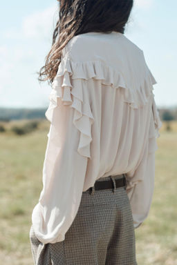RUFFLED BLOUSE WITH BOW LIMITED EDITION - Zara фото 3