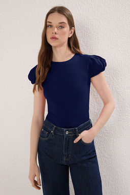 Trendyolmilla Fusya Dokuma Detayl? Fitted/Vucuda Oturan Balon Kol Orme Bluz TWOSS25BZ00216