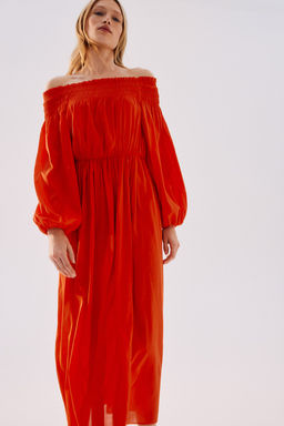 Vestido off-the-shoulder con escote nido de abeja