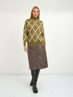 водолазка женская черная со спущенной линией плеча с белыми ромбами - Glenfield фото 3