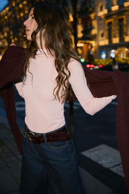 HIGH NECK T-SHIRT