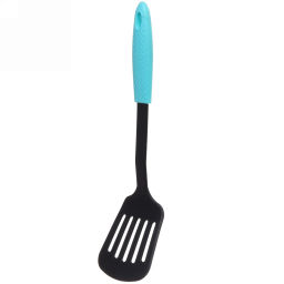 Цена за 5 шт. Лопатка кухонная пластиковая с прорезями "Гурман" узкая