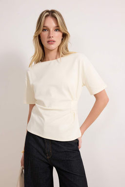 Ekru Fitted/Vucuda Oturan Kay?k Yaka Dusuk Kol K?sa Kollu Interlok Orme Bluz TWOSS26BZ00193