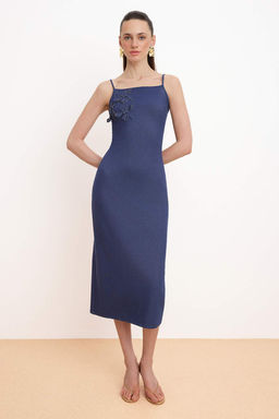 Indigo Bodycon Kare Yaka Kolsuz Aksesuar Detayl? 2 iplik penye Orme Elbise TWOSS26EL00376