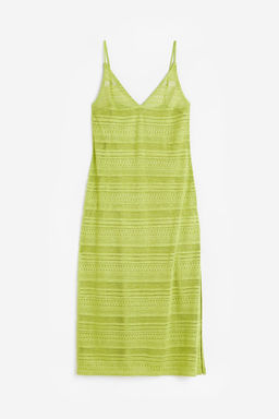 Vestido ajustado con escote en V