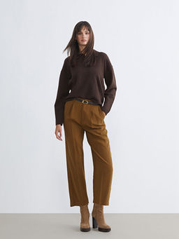 Beli Kemerli Loose Fit Kad?n Pileli Pantolon