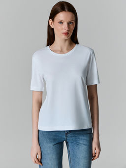 Футболка женская белая прямого кроя базовая