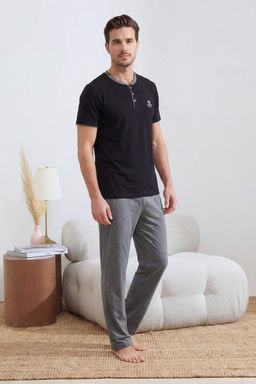 Siyah Regular Dugmeli Yaka Orme Pijama Tak?m? TMNSS26PT00033