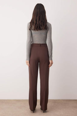 Koyu Kahverengi Limited Edition Straight/Duz Kesim Pilili Dokuma Kumas Pantolon TWOAW23PL00401