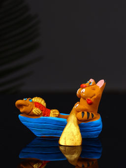 Фигурка полистоун «Кот в лодке с рыбкой», 4.2×5.8×5.4 см
