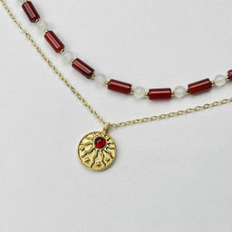 Колье из Сердолика и Селенита с подвеской