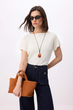 Ekru Relaxed/Rahat Kal?p Kay?k Yaka K?sa Kollu %100 Pamuk Orme T-Shirt TWOSS26TS00004