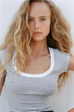 ROUND NECK T-SHIRT - Zara фото 34