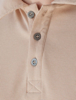 Поло из фактурного трикотажа с застежкой на пуговицы