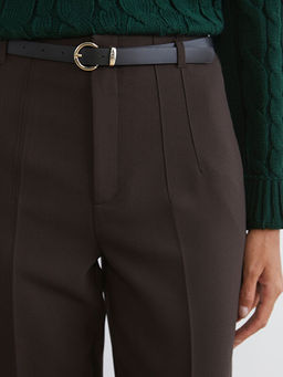 Beli Kemerli Dar Fit Kad?n Pileli Pantolon