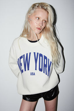 Sudadera oversize con motivo estampado