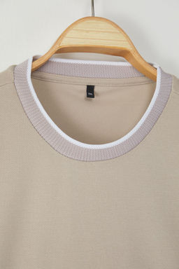 Buyuk Beden Tas Oversize/Genis Kesim Triko Bantl? Dokulu Pike T-Shirt TMNSS25BF00021