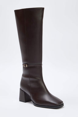 Kahverengi Bant Detayl? Kare Burun Blok Topuklu Kad?n Cizme
TAKAW26CZ00007 - Trendyolmilla фото 4