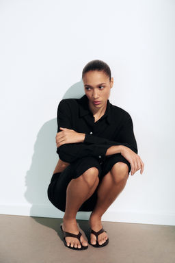 CAMISA GASA CROP CORD?N AJUSTABLE LUNARES / Negro
