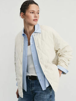 Стеганая куртка-бомбер из фактурной ткани / Zarina