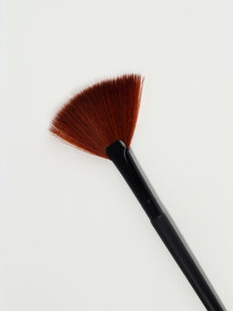 Кисть для макияжа, веерная, 17.5(±1) см, чёрная