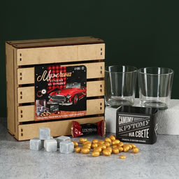 Набор в ящике Лучший из лучших: арахис в шоколаде 90 г., шоколадные конфеты со вкусом коньяка 90 г., камни для виски 6 шт., стаканы 250 мл.