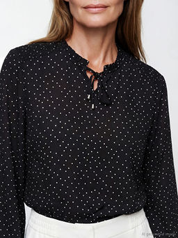 Ba?lamal? Yaka Puantiyeli Bluz