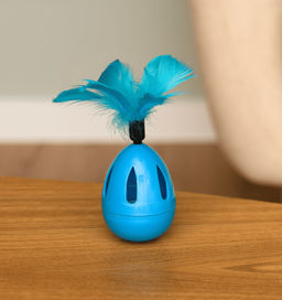 ВВА Игрушка для кошек, неваляшка с пером, 21 см., цвет в ассортименте WPS273