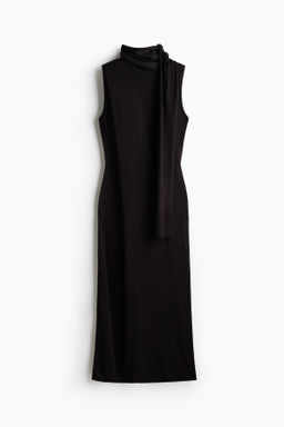 Vestido con cuello fular