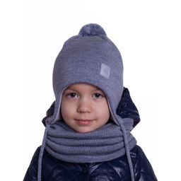Шапка вязаная двухслойная с ниточным помпоном с завязками и светоотражающим шевроном Космос (полуш