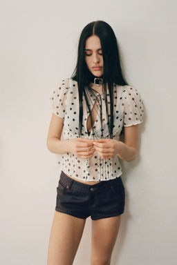 TOP GEORGETTE SEMITRANSPARENTE / Blanco / Negro