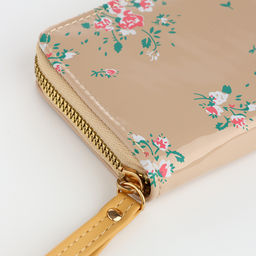 Кошелёк женский на молнии с ремешком, лакированный, бежевый