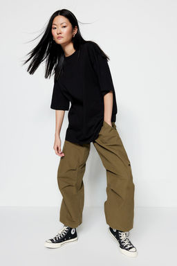 Siyah %100 Kal?n Pamuklu Premium Oversize/Genis Kal?p Bisiklet Yaka Orme T-Shirt TWOSS23TS00040