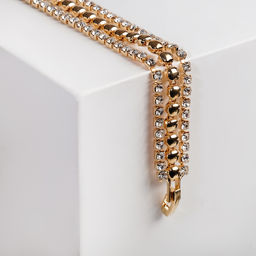 Браслет со стразами «Сияй» нить кругами, цвет белый в золоте, 18 см