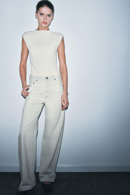 BODY STRETCH CUT OUT / Blanco roto
