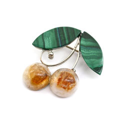 Брошь из малахита и цитрина "Вишенка" 29*24мм