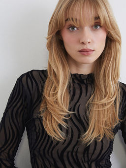 Dik Yaka Desenli Transparan Bluz