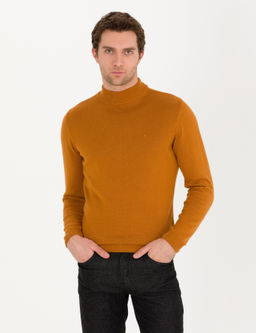 Базовый вязаный свитер приталенного кроя с корицей Fisherman