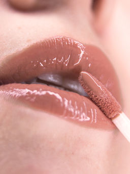 #10 Карамельный блеск для губ - Rosenood - Make u make фото 4