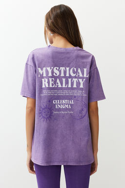 TRENDYOLMILLA Lila Oversize/Genis Kal?p Y?kamal? Slogan ve S?rt Bask?l? %100 Pamuk Orme T-Shirt TWOSS24TS00200 фото 6