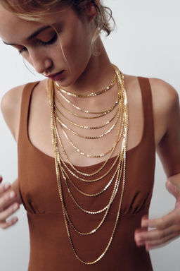 MULTI-CHAIN NECKLACE
